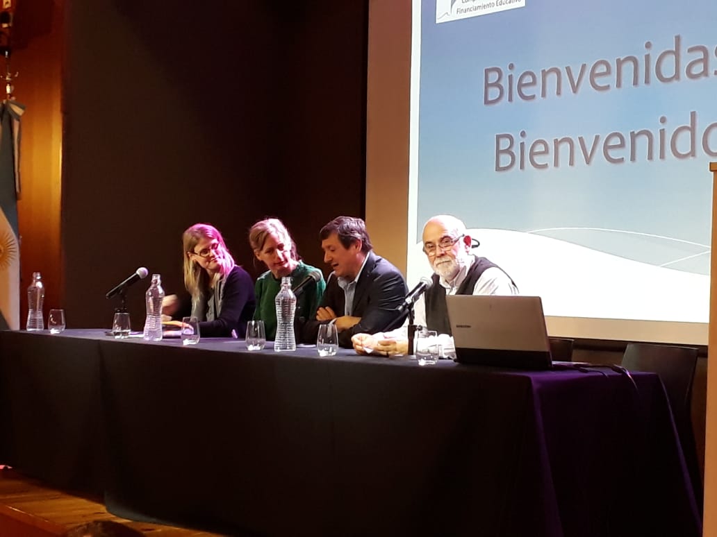 Mesa expositora sobre la jornada de debate sobre financiamiento educativo, donde participó CIPPEC