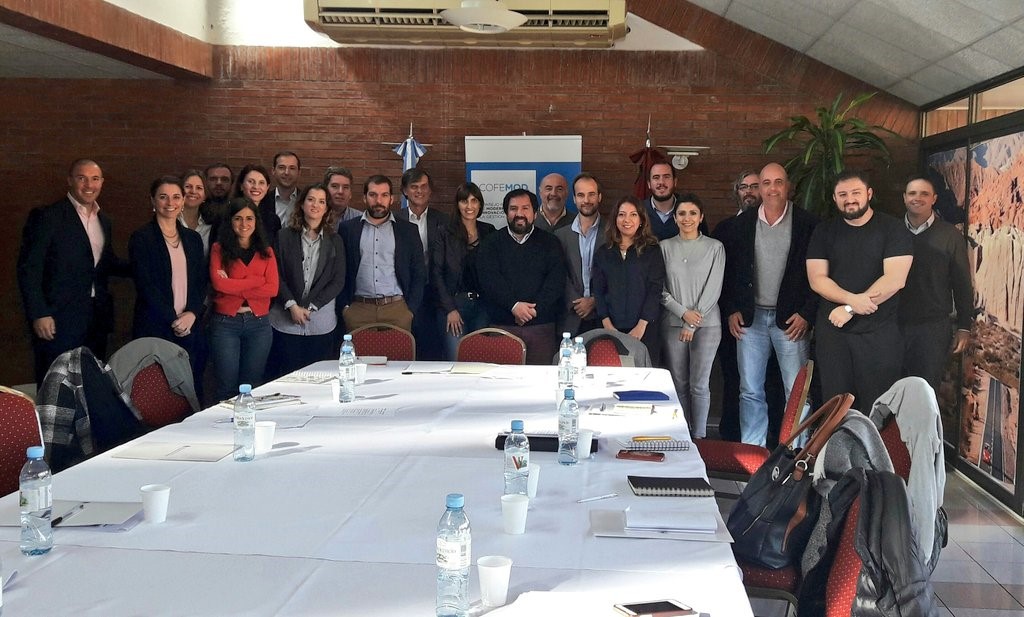 Foto de los participantes de la Reunión de la Comisión de Gestión por Resultados del COFEMOD, en la que participó Paula Nuñez de CIPPEC