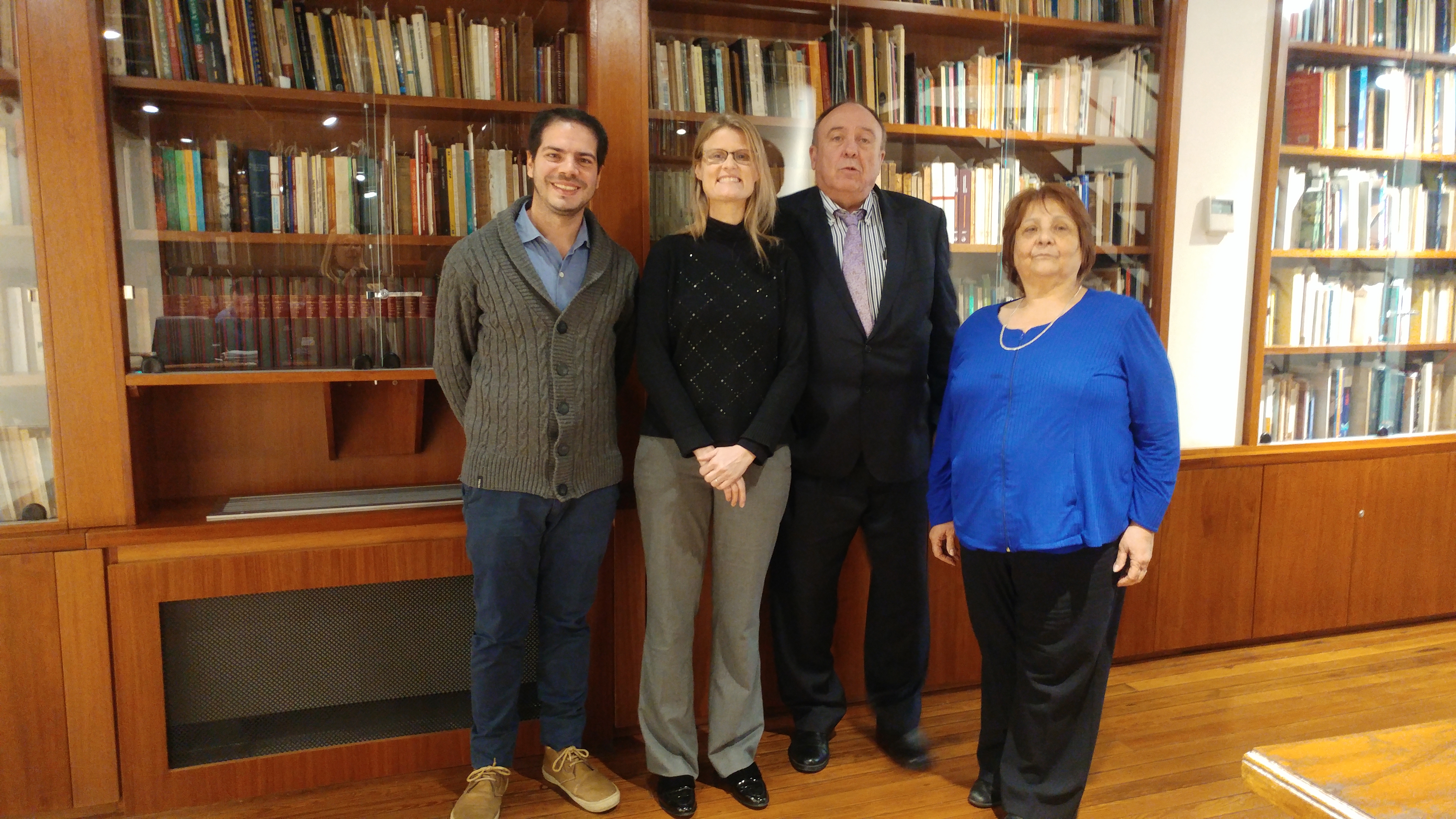 Integrantes del Programa de Educación de CIPPEC, junto a referentes de Virtual Educa, tras firmar el acuerdo entre las entidades
