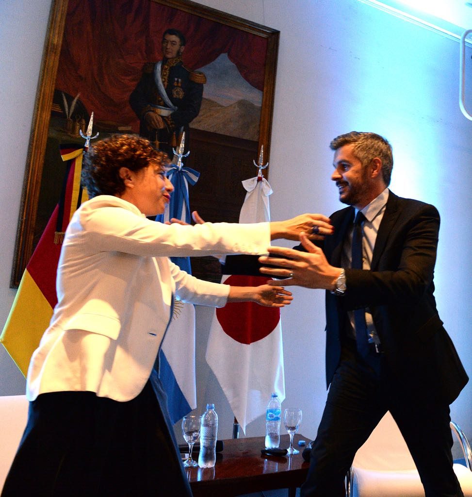 El jefe de Gabinete de Ministros, Marcos Peña, con la directora ejecutiva de CIPPEC, Julia Pomares en el T20 Argentina