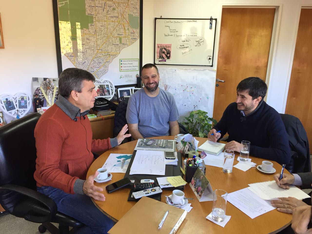 Gabriel Lanfranchi, director del programa de Ciudades de CIPPEC, junto al intendente de Hurlingham, Juan Zabaleta. 