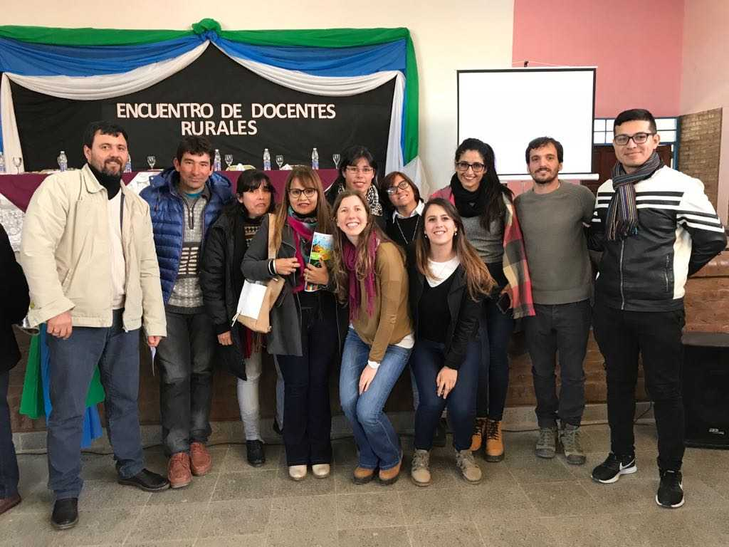 María Eugenia Bucciarelli y Viviana Lewinsky, consultoras del programa de Educación de CIPPEC, junto a participantes del Encuentro Provincial de Docentes Rurales en Chaco