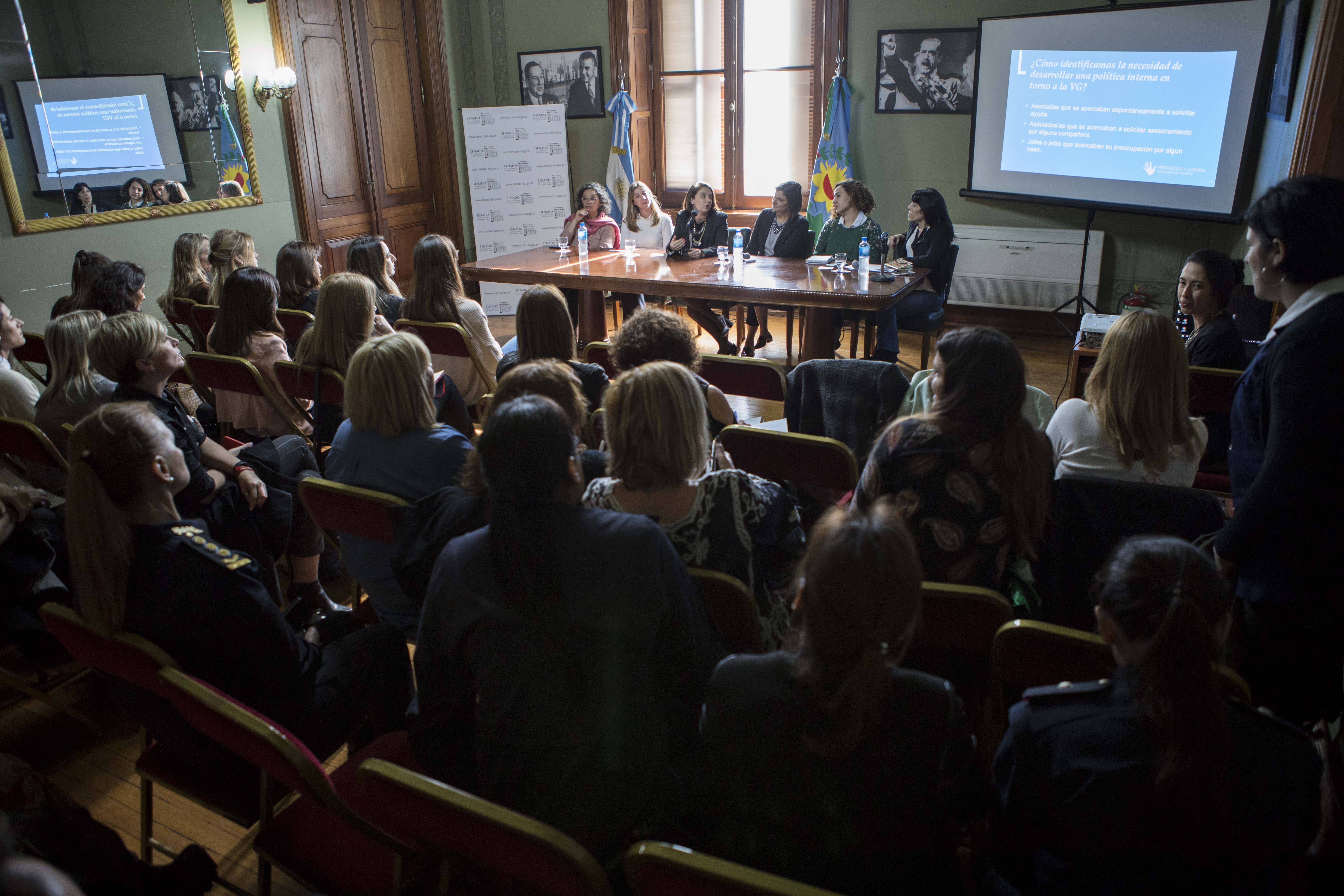 Gala Díaz Langou (CIPPEC) como panelista en el evento “Políticas inclusivas hacia la igualdad en el sector privado”