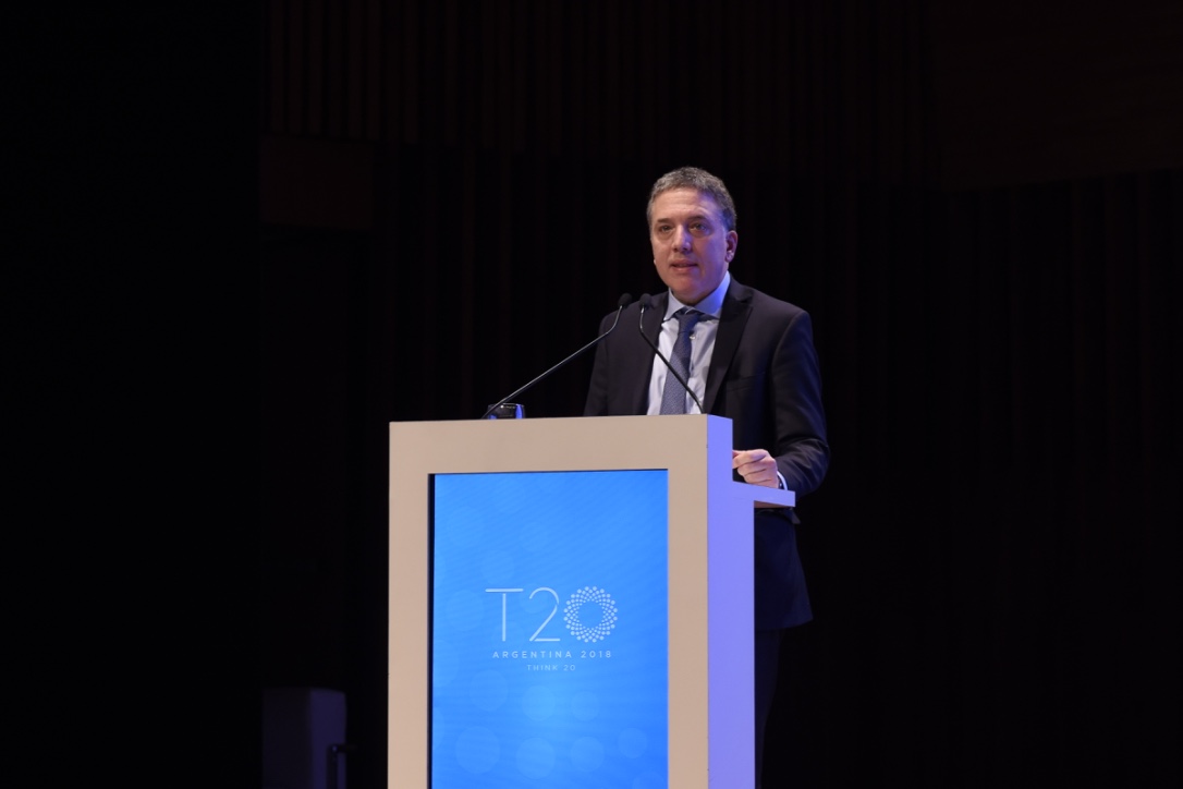 El ministro de Hacienda y Finanzas de la Nación, Nicolás Dujovne, dando su discurso en la Cumbre del T20 Argentina