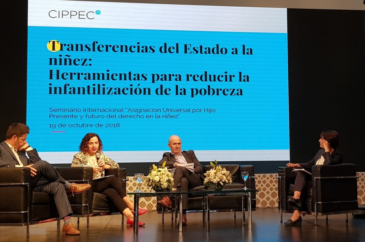 Gala Díaz Langou en el seminario internacional "Asignación Universal por Hijo: presente y futuro del derecho en la niñez”