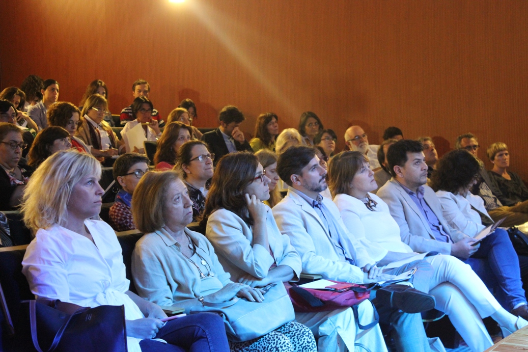 Imagen del auditorio lleno en la jornada “La escuela secundaria en transformación: Caminos de innovación educativa en el escenario federal”, organizada por el Laboratorio de Innovación y Justicia Educativa de CIPPEC