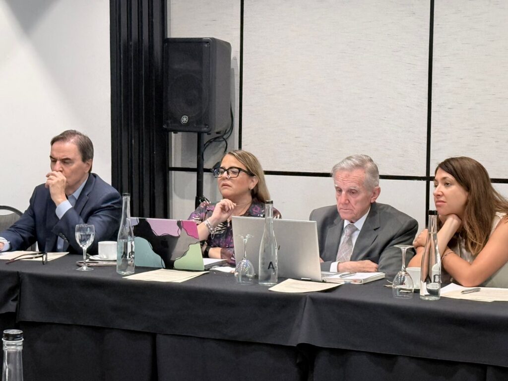 Expertos en la jornada sobre vacunación organizada por CIPPEC y MSD.